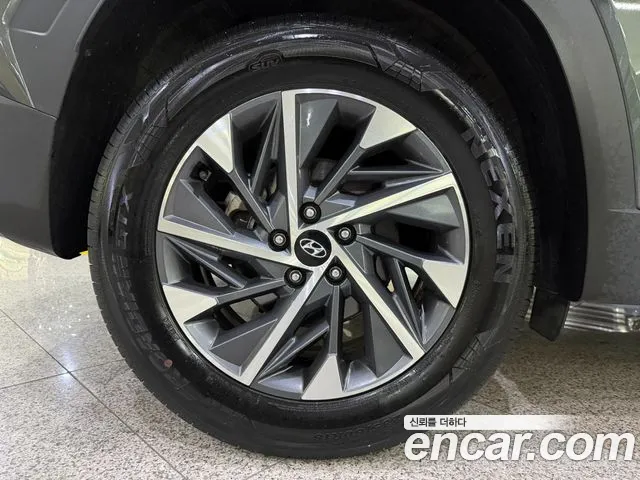 Hyundai Tucson Tucson (NX4) Бензин 1.6 Turbo 4WD — Фото автомобиля 19
