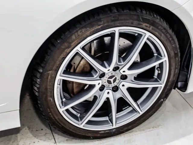 Mercedes-Benz E-Class — Фото автомобиля 28