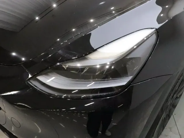 Tesla Model Y — Фото автомобиля 18