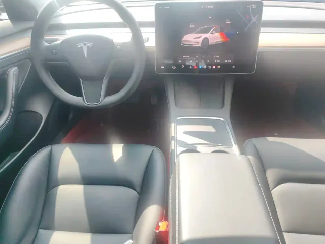 Tesla Model 3 — Фото автомобиля 7