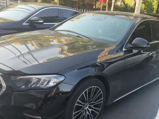 Mercedes-Benz E-Class — Фото автомобиля 3