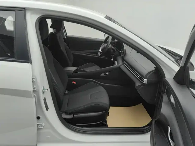 Hyundai Elantra — Фото автомобиля 8