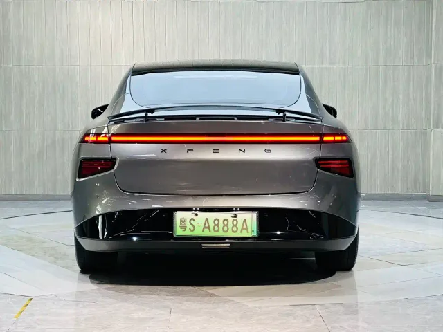 Xpeng P7 — Фото автомобиля 5