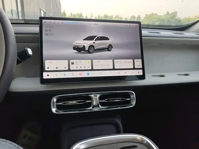 Leapmotor B10 — Фото автомобиля 12