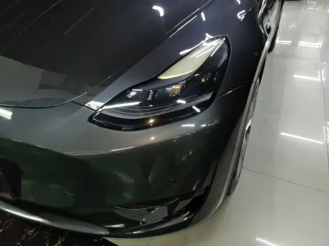 Tesla Model Y — Фото автомобиля 23
