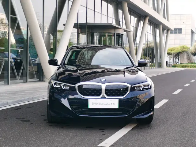 BMW BMW i3 2022 eDrive 35 L — Фото автомобиля 2