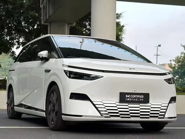 Xpeng X9 — Фото автомобиля 3