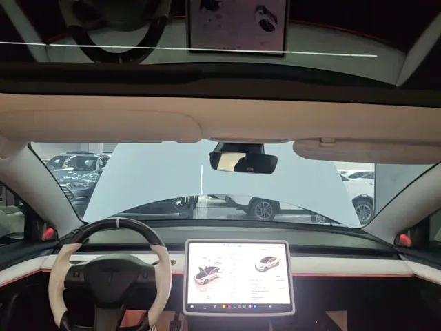 Tesla Model 3 — Фото автомобиля 17