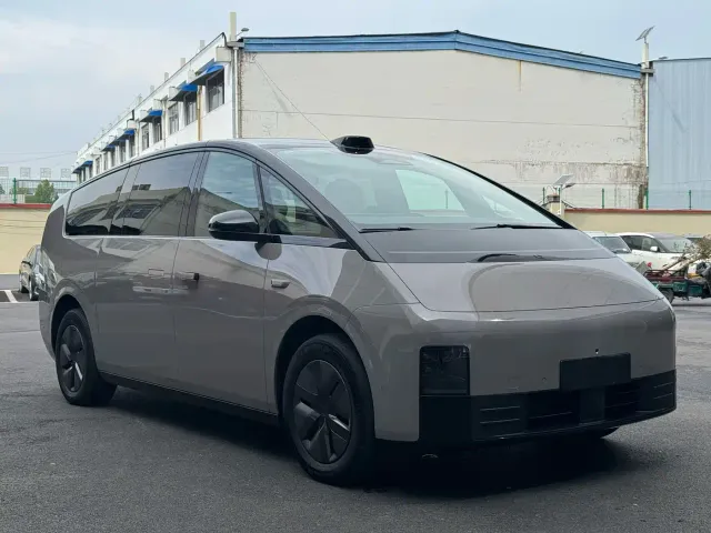 Li Auto MEGA — Фото автомобиля 3