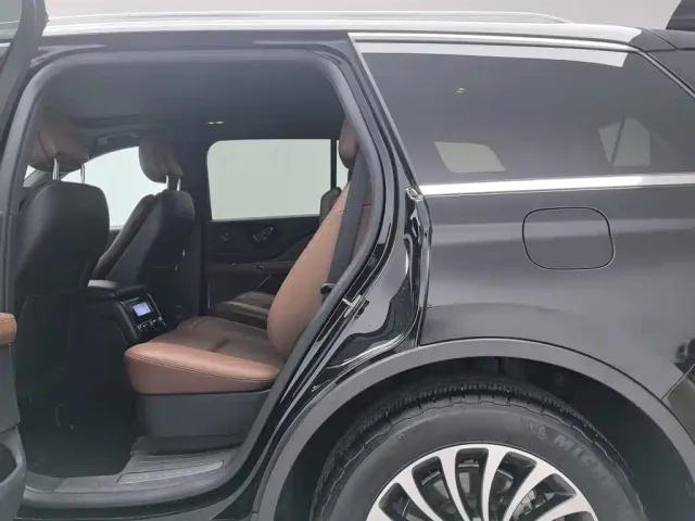 Lincoln Aviator — Фото автомобиля 15