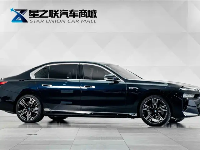 BMW i7 — Фото автомобиля 5