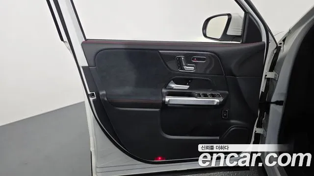 Mercedes-Benz GLB-Class — Фото автомобиля 13