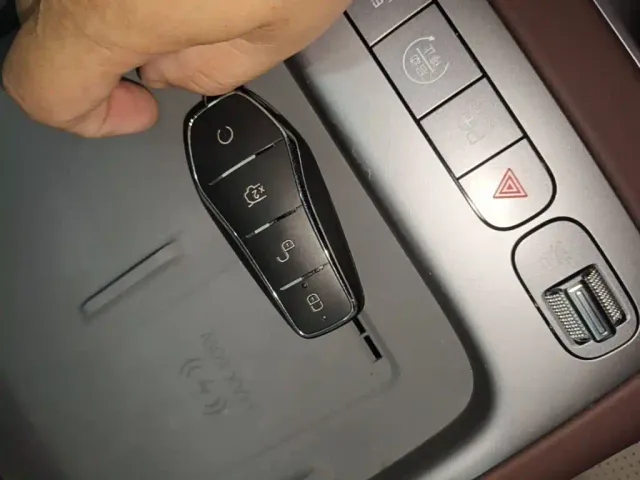 BYD Seal 07 DM-i — Фото автомобиля 8