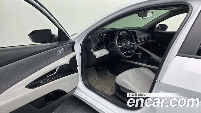 Hyundai AVANTE Avante (CN7) — Фото автомобиля 11