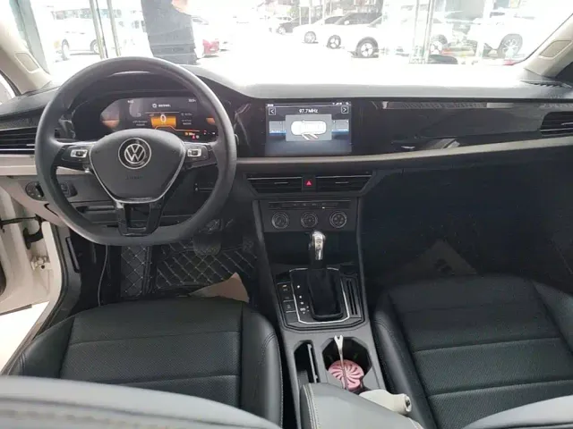 Volkswagen Lavida — Фото автомобиля 9