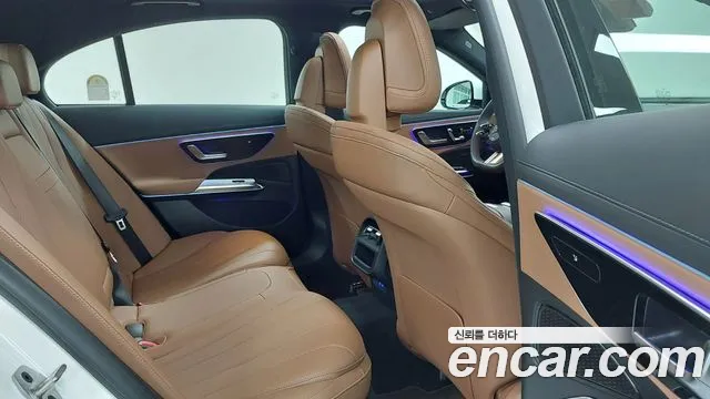 Mercedes-Benz E-Class — Фото автомобиля 10
