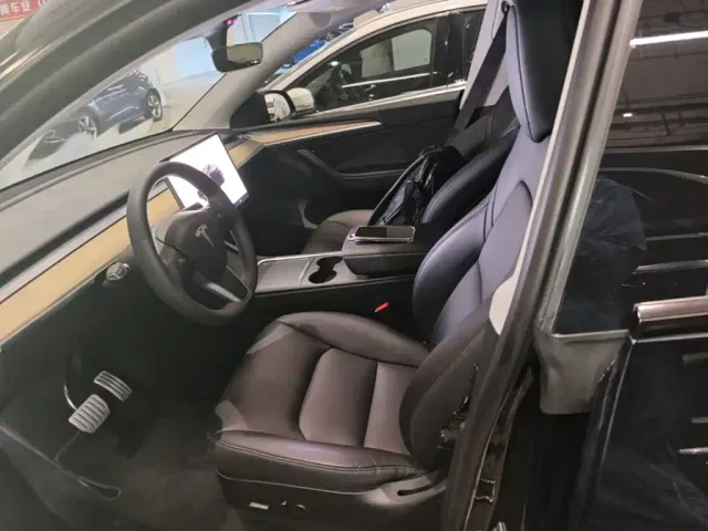 Tesla Model Y — Фото автомобиля 14