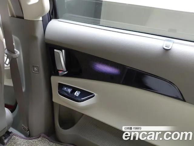 Kia Carnival Generation 4 — Фото автомобиля 25