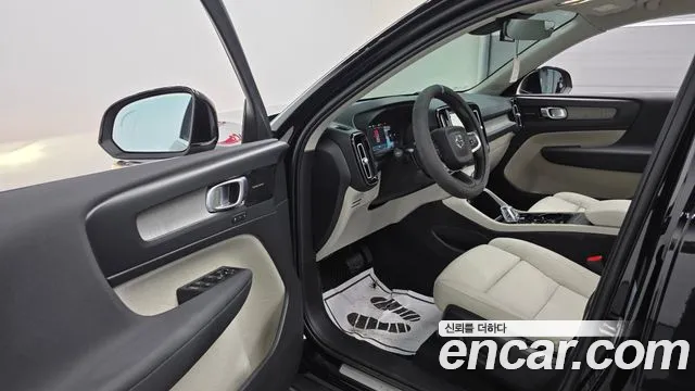 Вольво XC40 B4 Ultimate Bright — Фото автомобиля 10