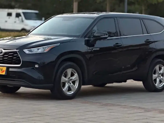 Фотография автомобиля — Toyota Highlander