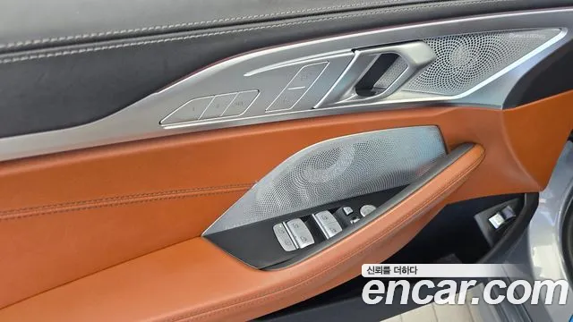 BMW 8 Series G15 — Фото автомобиля 28