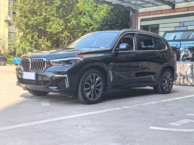 Фотография автомобиля — BMW X5