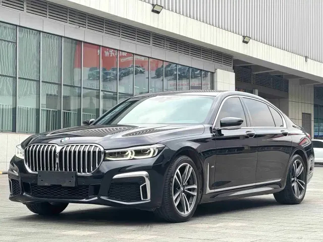 Фотография автомобиля — BMW 7 Series