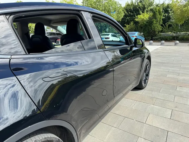Tesla Model Y — Фото автомобиля 11