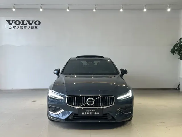 Volvo S60 — Фото автомобиля 2