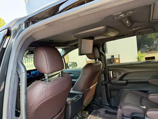 Toyota Sienna — Фото автомобиля 16
