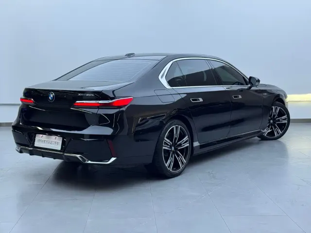 BMW i7 — Фото автомобиля 3