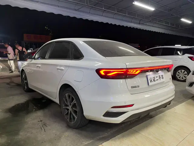 Geely Emgrand — Фото автомобиля 11