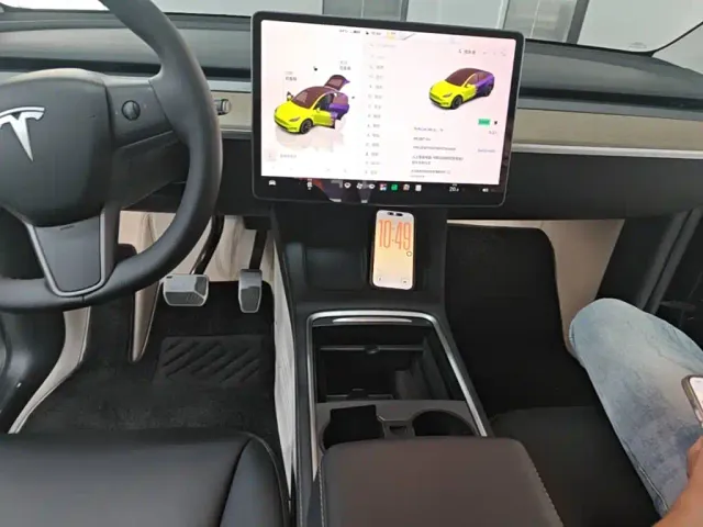 Tesla Model Y — Фото автомобиля 12