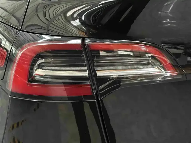 Tesla Model Y — Фото автомобиля 10