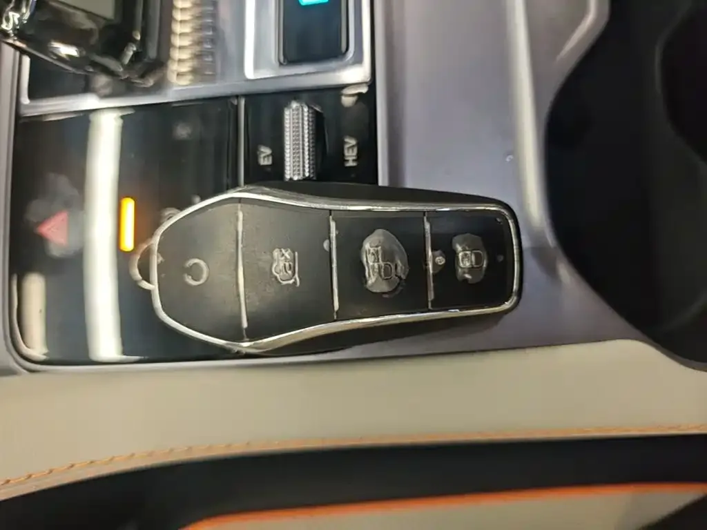 BYD Song PLUS PHEV 2023 Champion Edition DM-i 150KM Flagship PLUS — Фото автомобиля 8