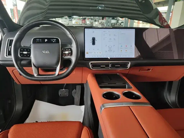 Li Auto L8 — Фото автомобиля 9