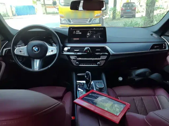 BMW 5 Series — Фото автомобиля 9
