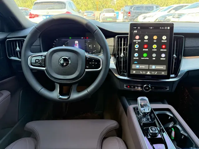 Volvo S90 — Фото автомобиля 5