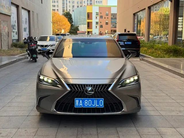 Lexus ES — Фото автомобиля 2