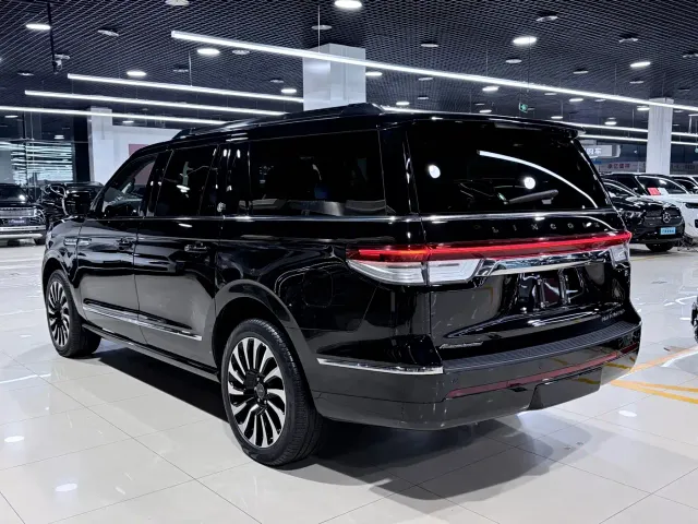 Lincoln Navigator — Фото автомобиля 22