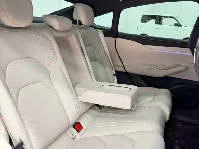 Xiaomi SU7 — Фото автомобиля 6