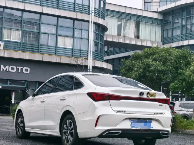 Changan Eado — Фото автомобиля 9