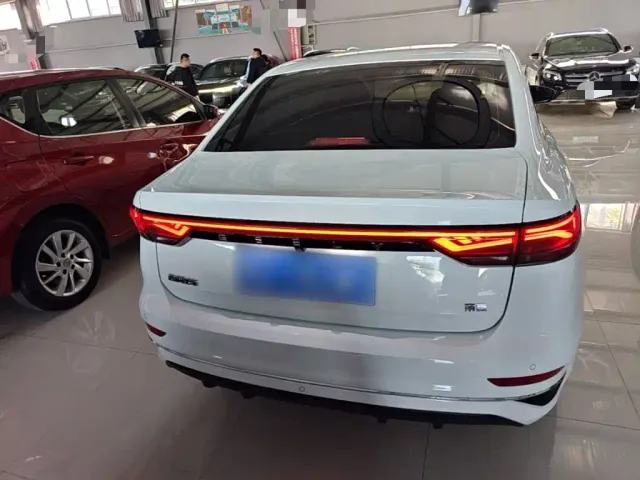 Geely Emgrand — Фото автомобиля 5