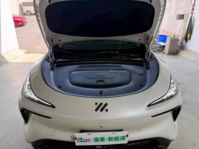 IM Motors LS6 — Фото автомобиля 16