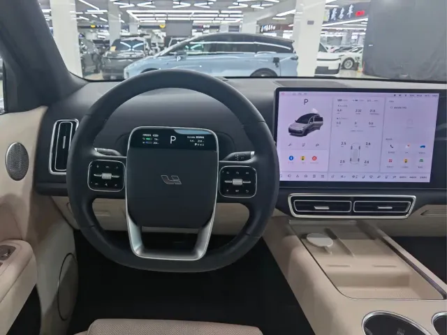 Li Auto L8 — Фото автомобиля 8