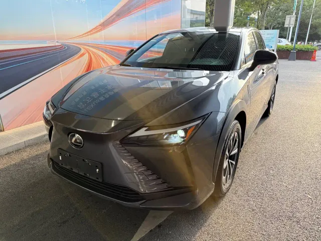 Lexus RZ — Фото автомобиля 3
