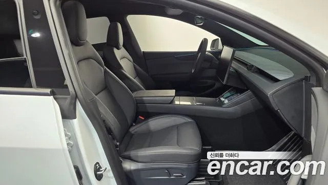 Tesla Model Y — Фото автомобиля 16