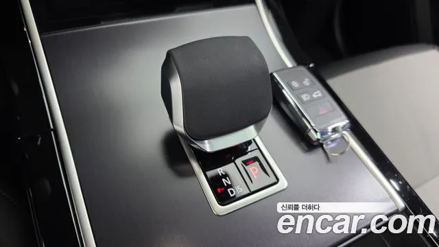 Land Rover Range Rover Velar Range Rover Velar 2.0 P250 Dynamic SE — Фото автомобиля 13