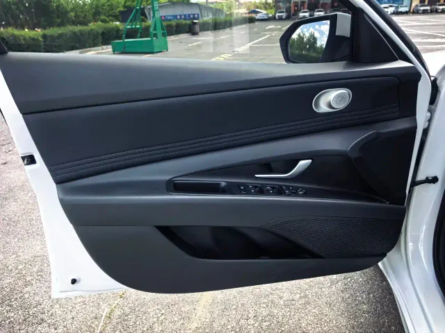 Hyundai Elantra — Фото автомобиля 8
