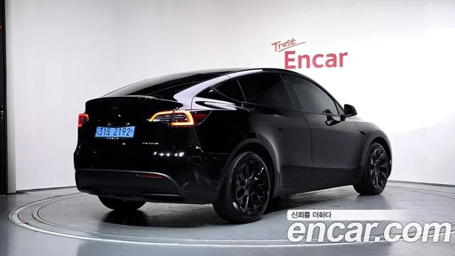 Tesla Model Y — Фото автомобиля 2